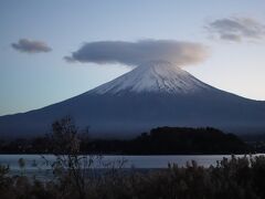 河口湖大石公園へ到着しました。

目の前に富士山が河口湖側は少し寒くなりました。

