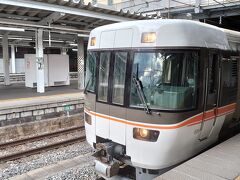 停車中のしなの号をパシャ。
長野新幹線で帰ります。