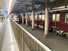 高速神戸駅まで電車で移動。