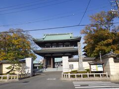 地下鉄東山線で二駅移動して、覚王山日泰寺にお参りしました。