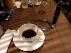 栄に戻って来て、サイフォンで入れたコーヒーをいただきました。コーヒーは美味しかったのですが、店内が混んでいたので早々に退散しました。