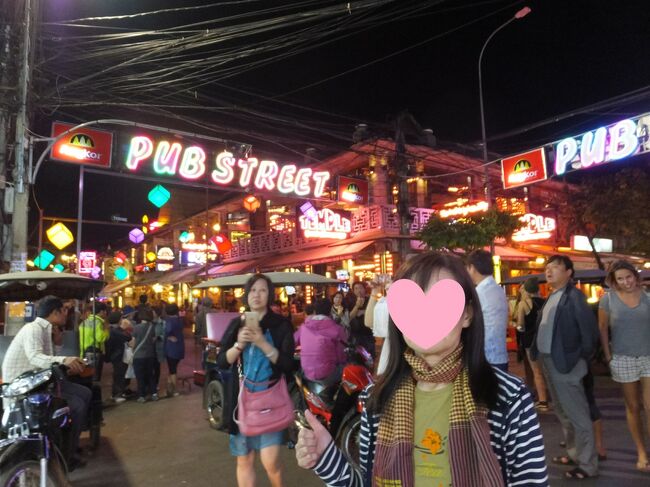 ホテルから10分でダウンタウンに到着　<br />3分歩けばパブストリートのイルミネーション。<br />有名店が目白押し。きらびやかなネオンが光り、とても賑やか。<br />