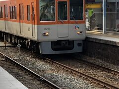 時間差で西舞子海岸線のお店にランチに向かうため、山陽電鉄月見山駅まで来ました。

この区間（神戸高速線～須磨浦公園）は阪神が相互乗り入れ（阪急は1998年に新開地以東に変更）してるので、向かいの上り線には阪神梅田行きの特急列車が入ってきた(^_^)
