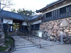 ☆松江城☆
本丸へと続く「一ノ門」。一ノ門は現存している物ではなく、戦後に復元されたものだそうです