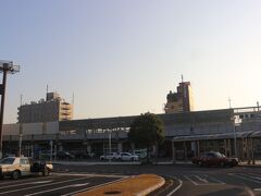 東京から東武特急「りょうもう」で約２時間。
桐生市の玄関駅、ＪＲ桐生駅に到着。
なかなか立派な駅です