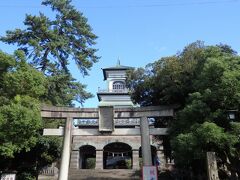 最後に昨日の夜にやって来た尾山神社
「和・漢・洋」の三様式を取り入れた神門の姿を観に来ました。

神社というより教会みたいな雰囲気です。