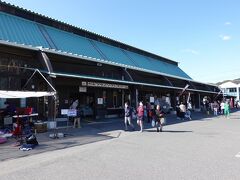 駅から20分ほど歩いて五味の市に来ました。15年ぶりの訪問です。