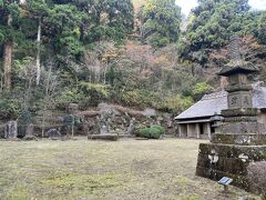 阿字ヶ池のすぐ近く、東光庵跡。箱根町の史跡です。
