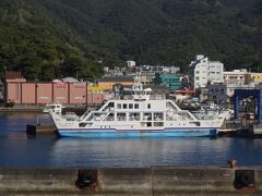 古仁屋-瀬相・生間航路に就航する、瀬戸内町営船/フェリーかけろまが見えます。
こちらも島の重要な交通機関です。