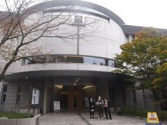 渋沢史料館．　

事前予約が必要で，しかも1カ月以上先まで埋まっていて入場できず．
