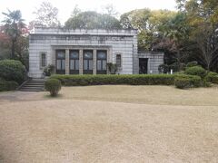 青淵文庫と手前は旧渋沢庭園．

旧渋沢庭園の場所に本邸（和館と洋館）があった．
