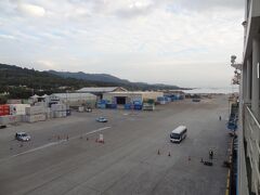 16:59
接岸完了。
パチパチパチ‥