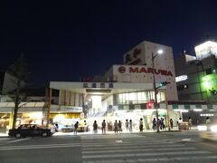 17:47
歩いていたら、北九州を代表する市場「旦過市場」の前に出ました。
ここは素通りできませんね。

▼旦過市場
https://www.tangaichiba.jp/