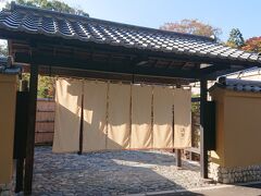 この暖簾をくぐると、ふふ奈良のお食事会場のレストランに行けます。