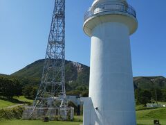 恵山岬灯台を一周。背景は恵山。
このあと登山します。
が、その前に、１箇所寄る場所があります。