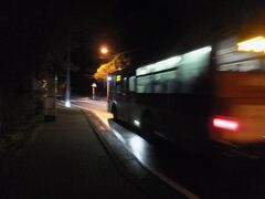 俵石・箱根ガラスの森前まで１０分。
桃源台行きのバスはあと５人くらい乗ってました。
ほとんどの人はこの仙石原地区で降りるのだろうなあ、と思います。
終点まで乗る人はいるかなあ？