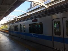  小田急多摩線は３０００系がほとんど。
１６時ちょうど。旅の始まり。