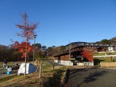 バスの終点、泉岳自然ふれあい館から泉ヶ岳へ。