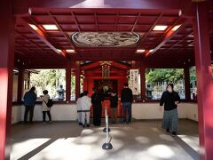本殿に参拝後は、お隣九頭龍神社新宮へもお参りを。