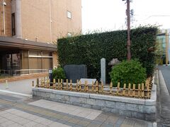 下関駅に向かう前に、ホテルの近くの中国電力の敷地の一角にある白石正一郎宅跡を訪れました。
