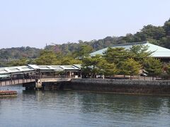 宮島に到着！
たった十数分船に乗るだけで、旅気分が高まります。