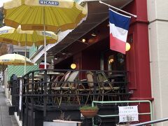 こちらのフランス料理屋さんも超人気店のようで、土日休日はけっこう行列ができるようです。