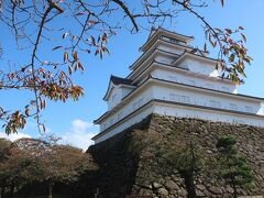 会津若松のシンボル、鶴ヶ城が見えてきましたよ。