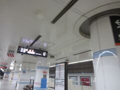 福岡空港に無事到着、いつもの到着の掲示をパチリすることもなく地下鉄に移動。Suicaで乗車します。