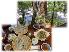 うずら屋
中社の鳥居右、五斎神社拝殿の向かいにある老舗蕎麦屋で中社に近いことから人気店。
ざるそば並み(上)@880と大(下)@1,050とお野菜いろいろ天ぷら盛り合わせ@960。
天ぷらの揚げ加減は絶品、外はさくさく、中はふっくらで口当たりがいい。
蕎麦は特に良さを感じなかった、体調の加減か、つなぎ粉の香りが口の中で広がった。
朝8:30に記名を済ませ、開店前に神社を巡ったけれど、中社鳥居から最短の蕎麦屋である以外、そこまで人気なのが味音痴のおやじには分からなかった。
我家評価は5段階で星2.5。
℡　/　026-254-2219
所在地　/　長野県長野市戸隠中社3355