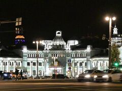 ＜ベラルーシ駅＞23:20

メトロで帰りました。
ベラルースキー駅の地下にメトロ駅があります。

すっかり遅くなってしまいましたが、
車道には絶え間なく車が走っているのでホテルまで無事に帰れました。
雪は止んでいました。