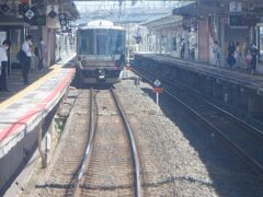 　JR西日本・日根野駅では待っていた和歌山からの快速と併結して大阪環状線方面に向かいます。