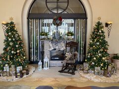 その裏側にあるロビーの作品です。
ロビーで待つ間に、よく見ていた飾り付けです。