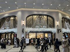 クリスマスだわ！

大丸梅田といえばクリスマスイルミネーションだよね！
初めて見てワクワクしちゃった。