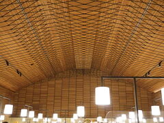 こっちだ

この天井見とれてしまう。

内藤廣設計。