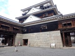 とはいえ・・
そのおかげで数少ない江戸の連立式天守が見られることに感謝です。
日本で最後の城郭建築。
