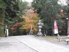 午後一時頃ケーブル延暦寺でお山から下山しました。
石山坂本線で終点の石山寺駅についてトコトコ歩いて
ようやく石山寺です。
