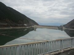 阿木川ダム。

広い水辺は湖っぽい。


