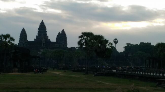 ここからのアンコールワットのシルエットもグ～～です。
