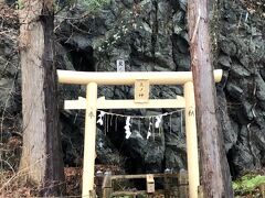 十和田神社
　807年に坂上田村麻呂が創建したと伝わる神社です。
　これは火の神