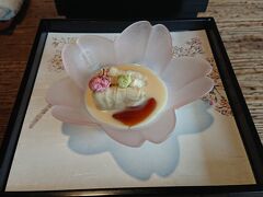 韻松亭
https://www.innsyoutei.jp/
味：100点＋＋/ザ・和食
サービス：100点
雰囲気：100点＋＋/和室って良いよね

退職する先輩を囲んでのお花見ランチ。
たまには趣向を変えて和食にしてみました。

ホテルではないけどお散歩ランチなのでご紹介。