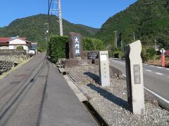 熊野古道の大門坂を歩いて那智の滝に向かいます。