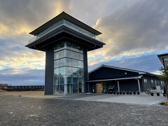シチメンソウの群生地がある（とついさっき知った）東与賀海岸の公園にやって来ました。干拓地を仕切る川が流れているため一旦北側に行かなくてはいけないため、空港からは車で10分近くかかりましたが