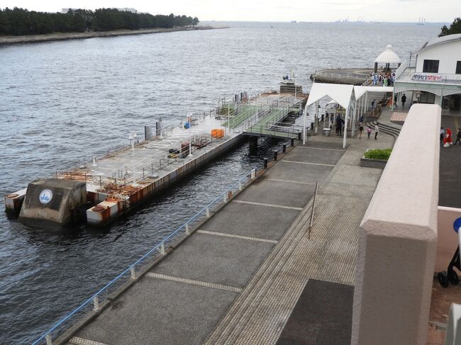 “マリーンゲイト”から俯瞰した八景島桟橋です。　　　　　　　　　　　　　　　　　<br />