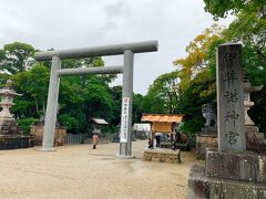 大鳥居が建つ正面から参拝しましょう。