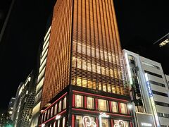 東京・銀座中央通り沿いの2021年のクリスマスライトアップの
写真。

「カルティエ 銀座ブティック」にはパンテール（豹）が！
