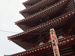 五重塔は中には入れませんが・・・
和歌山城と違い、ここはすいているので
ゆっくり見学できます。

でも朝のうちは晴れていたので雲行きが怪しくなってきました。
