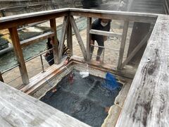 すっかり高野山で時間を使い熊野本宮を諦め
湯ノ峰温泉に来ました
温泉ゆで卵を作ります