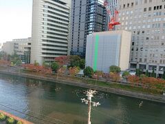 翌朝、カーテンを開けると良い天気
目の前は寝屋川、
その向こうはホテルモントレ ラスール大阪。その向こうには大阪城。

さてさて、ぽっかり1日空いてしまった。
今日一日どうしますかね。