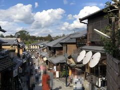 清水寺から、三年坂、二年坂、八坂神社と定番コースを歩いて、その後京都駅へ。
海外からの観光客がいないうちに、再訪しようと思います。