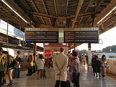 スタートは新横浜駅
am6:30という時間にもかかわらず新横浜駅新幹線ホームはこの賑わい。